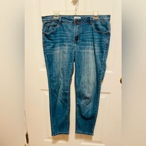 Kensie midrise, effortless ankle jeans